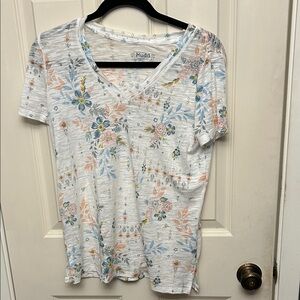 Mudd Floral V-Neck Short Sleeve Tee - White Multi